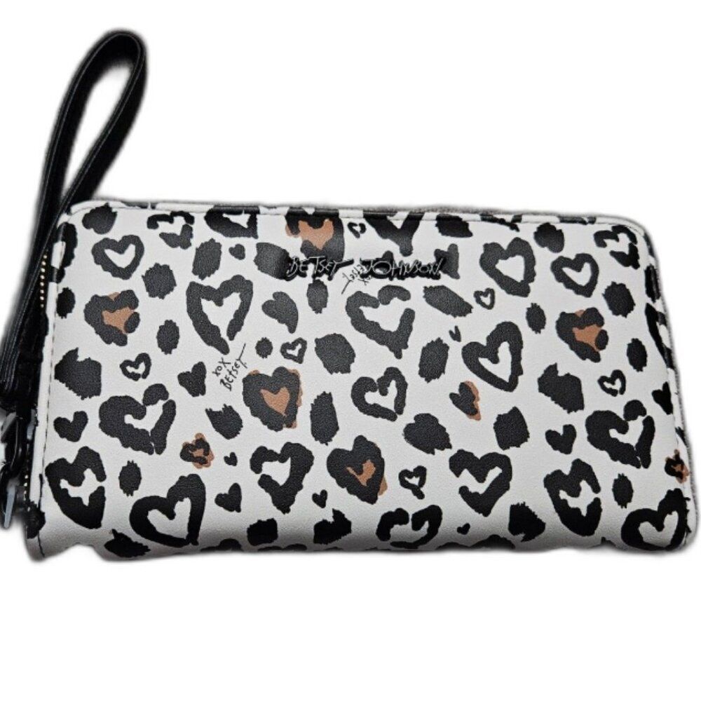 NWT Betsey Johnson Large Wallet with full zip around hearts, kitschy, bold